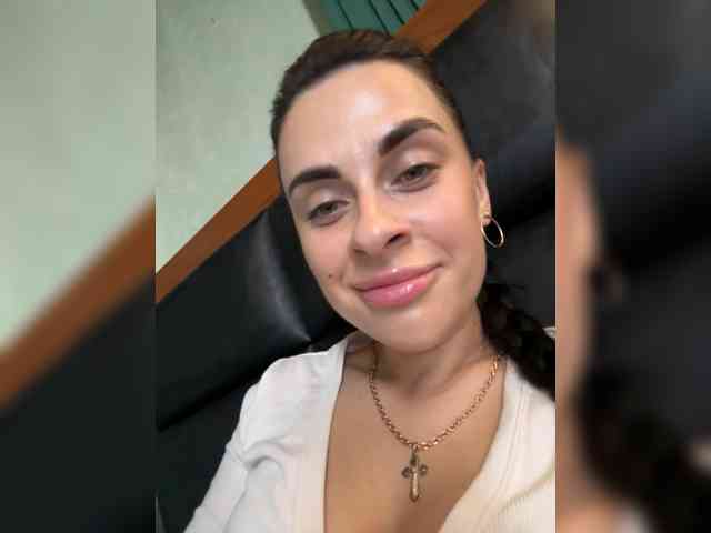 Tvoyahohlushechka's cam show statistics and live stream