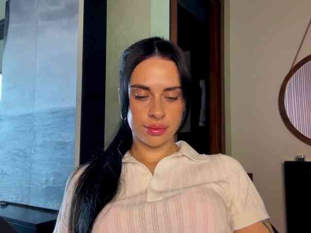 TAANNYAAA webcam