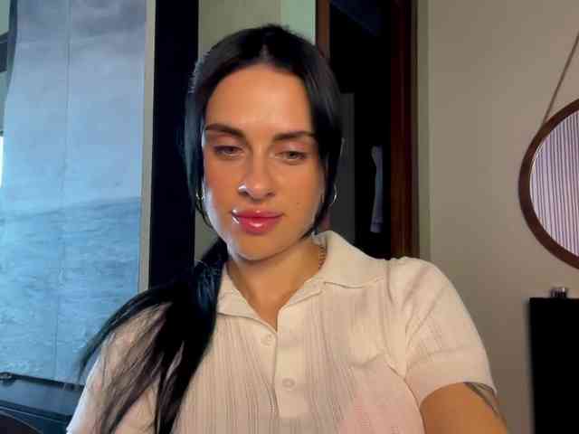 TAANNYAAA webcam