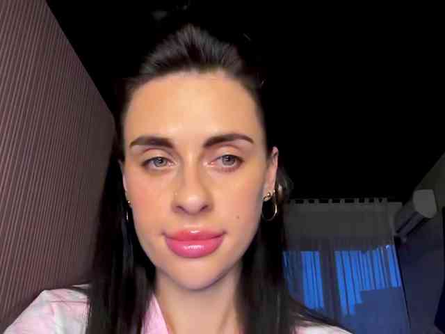 TAANNYAAA webcam