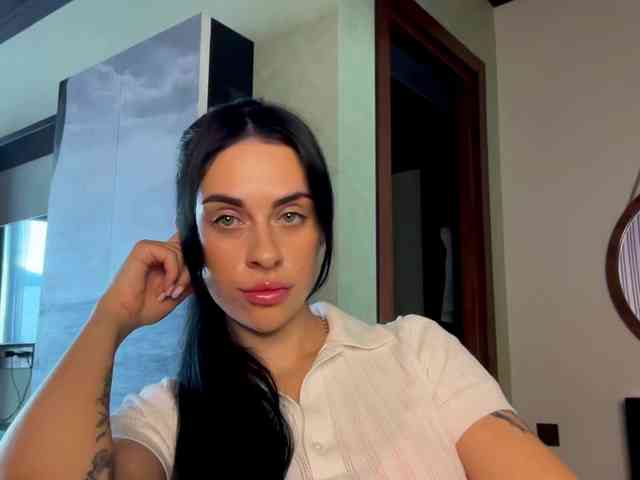 TAANNYAAA webcam