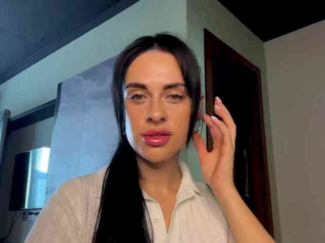 TAANNYAAA webcam