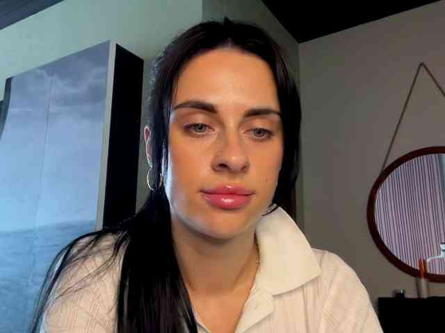 TAANNYAAA webcam
