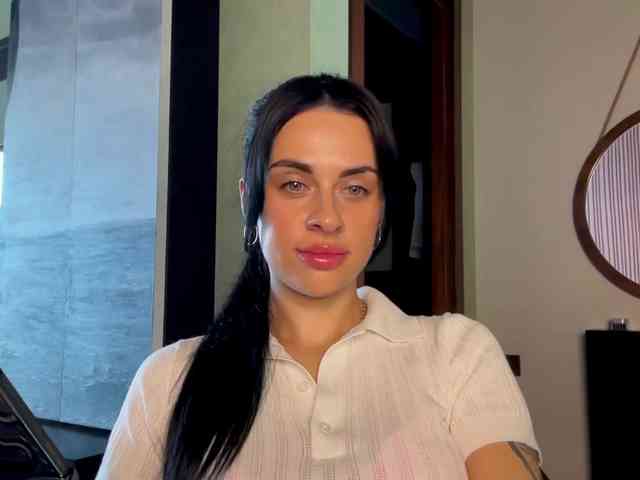 TAANNYAAA webcam