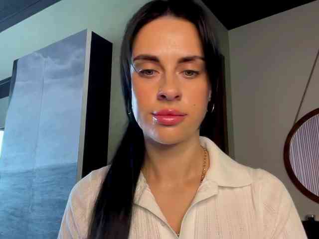 TAANNYAAA webcam