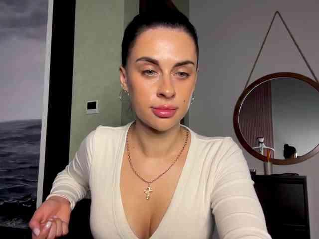 TAANNYAAA webcam