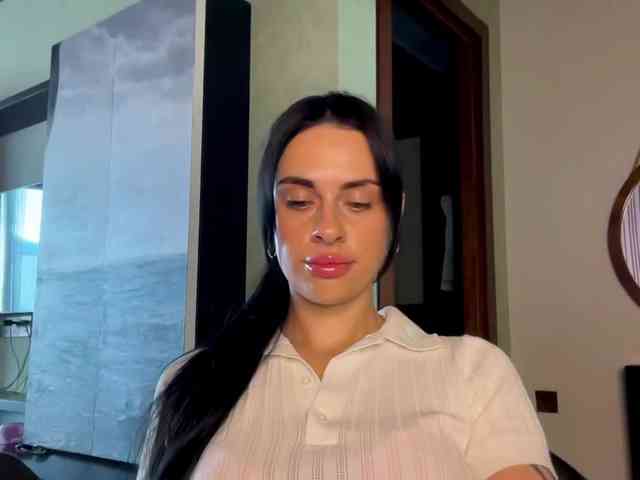 TAANNYAAA webcam