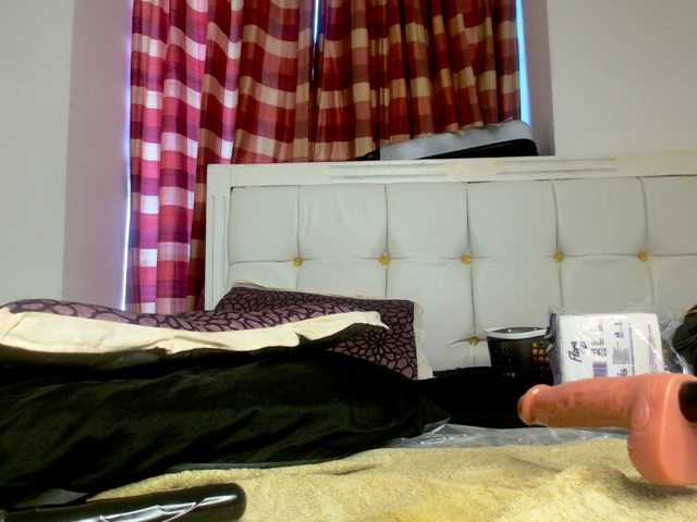 Candbody, live now on BongaCams