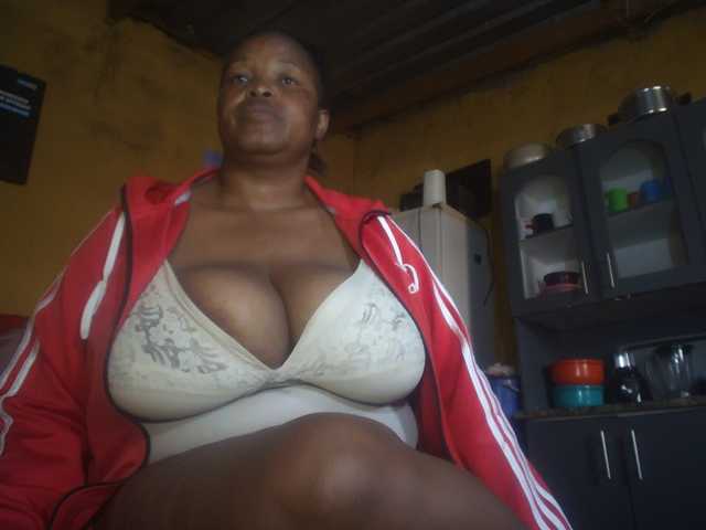 Melonboobs1 live cam on BongaCams