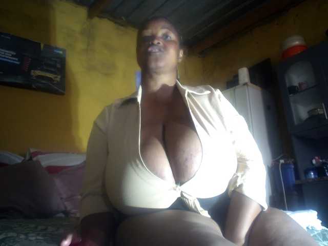 Melonboobs1 live cam on BongaCams