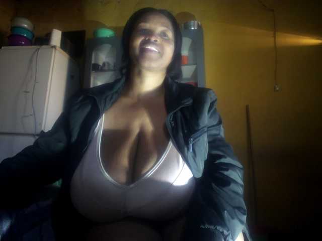 Melonboobs1