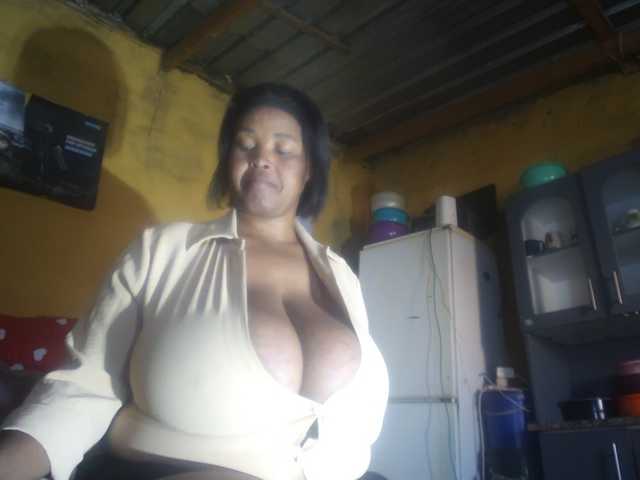 Melonboobs1 live cam on BongaCams