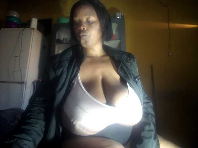 Melonboobs1 live cam on BongaCams