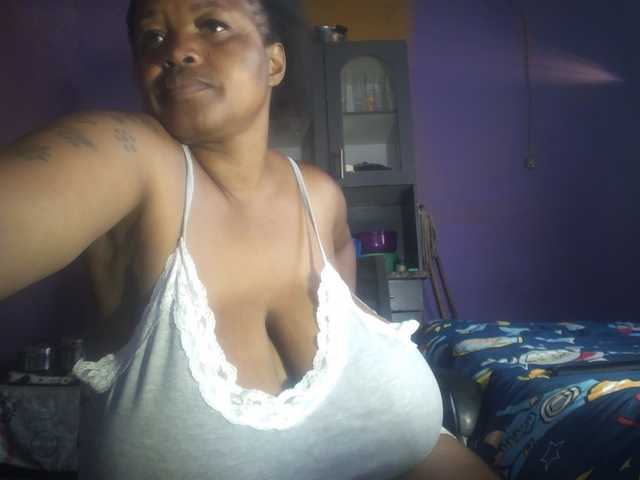 Melonboobs1 live cam on BongaCams