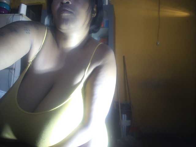 Melonboobs1 live cam on BongaCams
