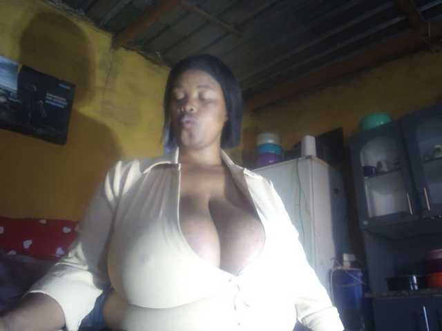 Melonboobs1 live cam on BongaCams