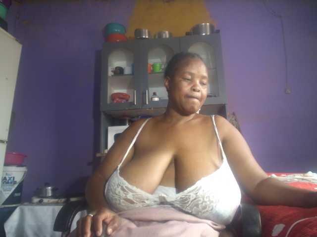 Melonboobs1 live cam on BongaCams