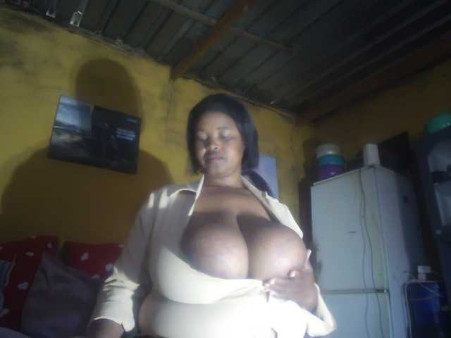 Melonboobs1 live cam on BongaCams