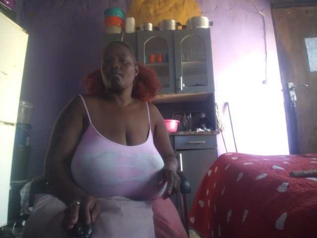 Melonboobs1 live cam on BongaCams