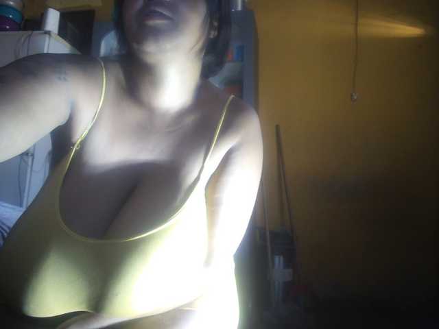 Melonboobs1 live cam on BongaCams