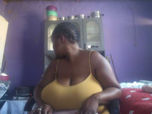 Melonboobs1 live cam on BongaCams