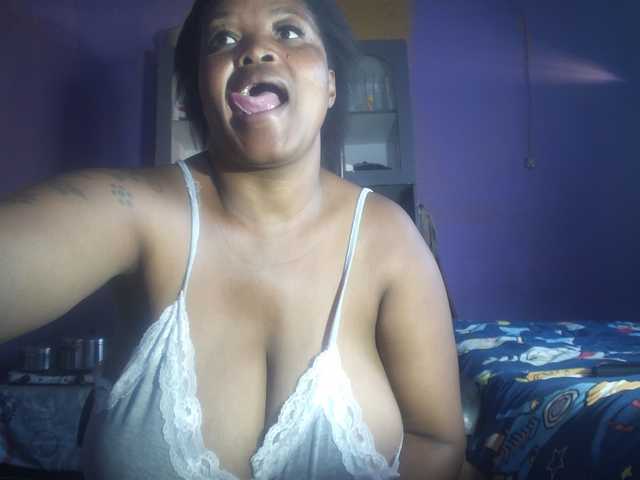 Melonboobs1 live cam on BongaCams