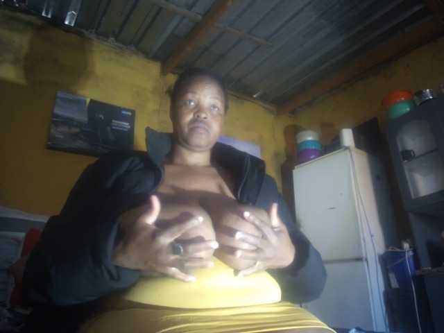 Melonboobs1 live cam on BongaCams