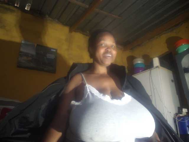 Melonboobs1 live cam on BongaCams