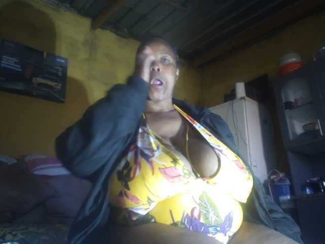 Melonboobs1 live cam on BongaCams