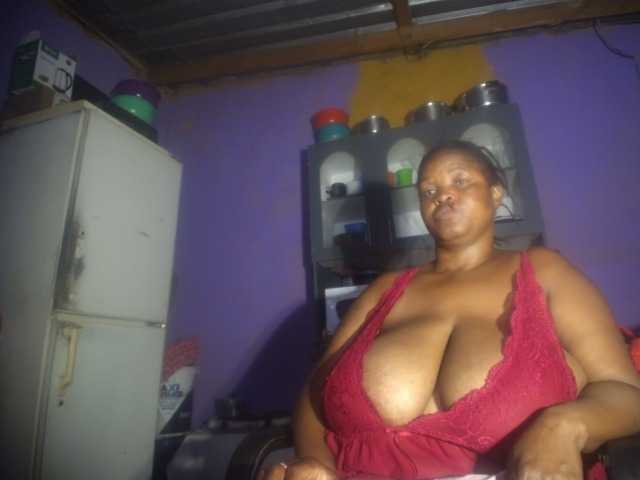 Melonboobs1, 44 y/o - Live Cam on BongaCams