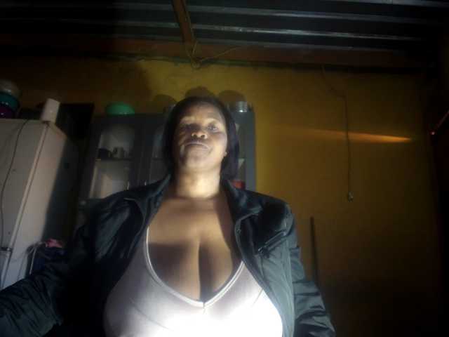 Melonboobs1 live cam on BongaCams