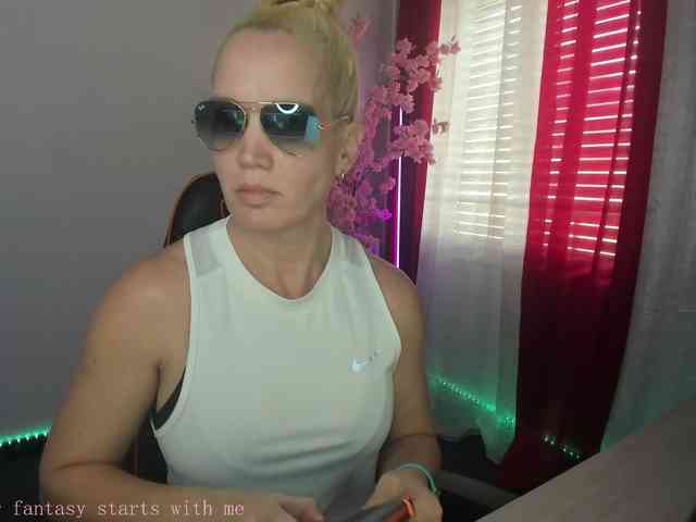 Latinasexy4 webcam