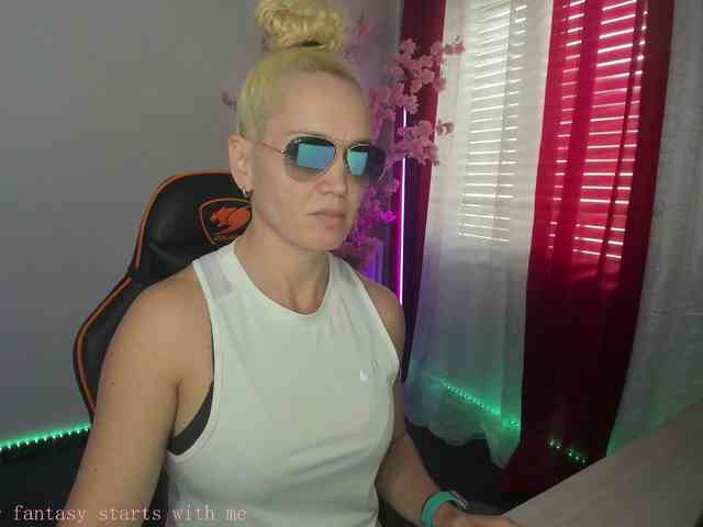 Latinasexy4 webcam