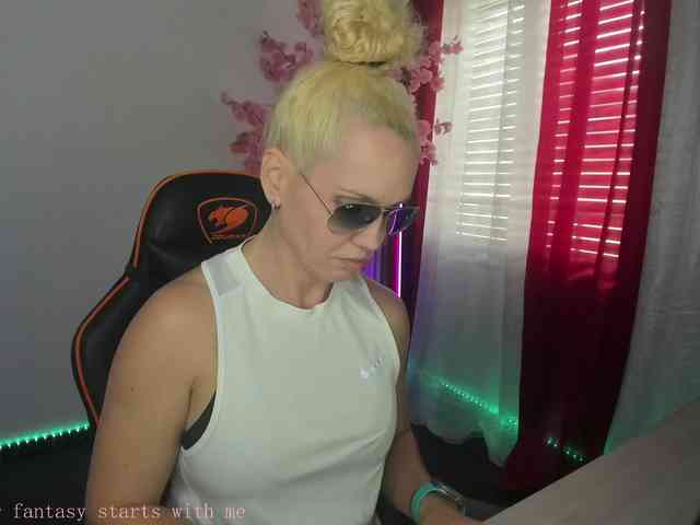 Latinasexy4 webcam