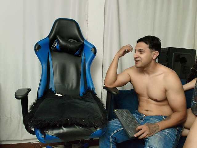 couplee-horny live cam on BongaCams