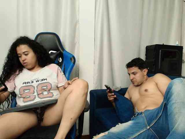 Model: couplee-horny