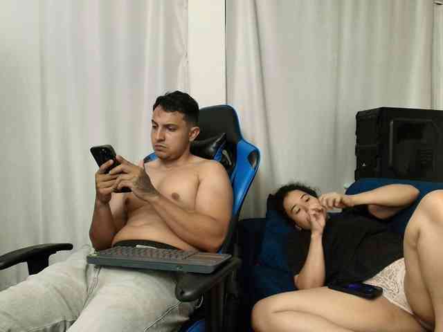 Modella: couplee-horny