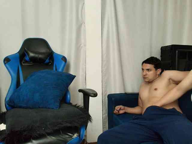 Model: couplee-horny