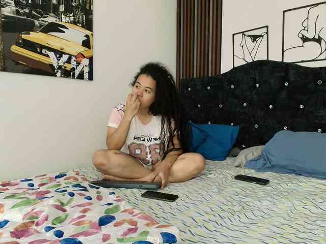 Couplee-horny's cam show statistics and live stream