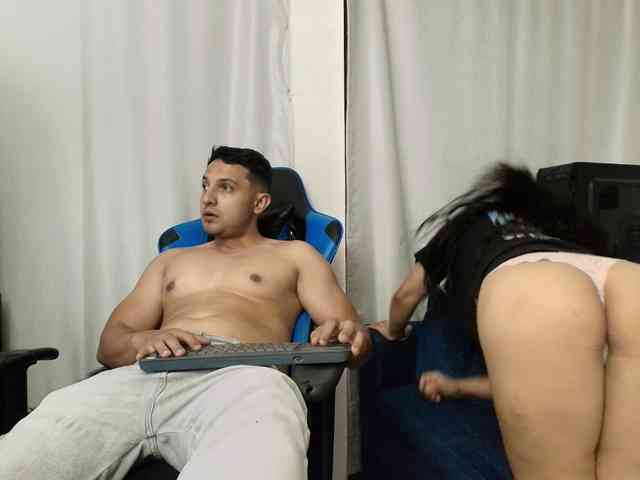 Model: couplee-horny