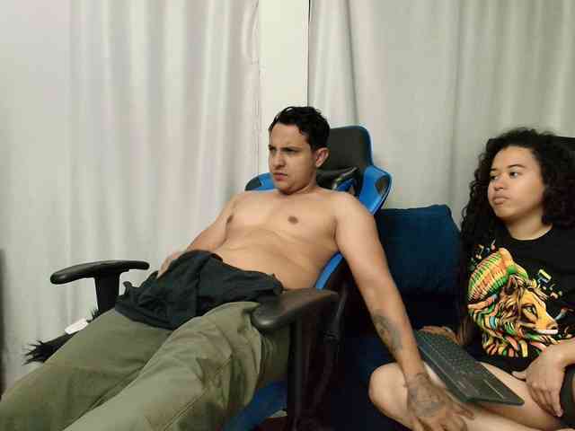 Model: couplee-horny