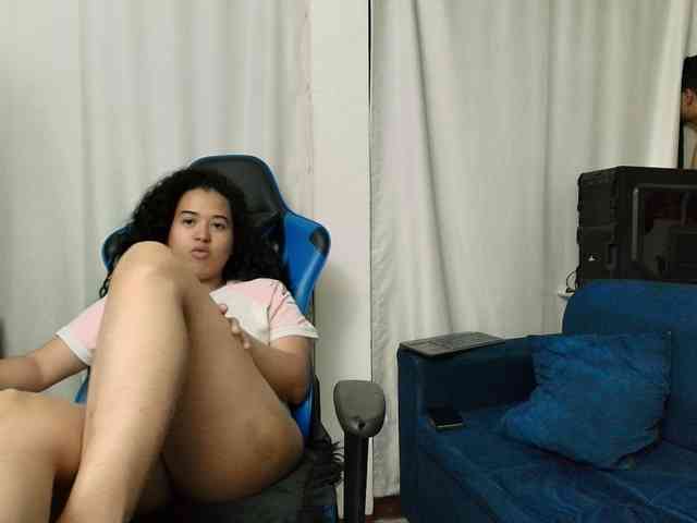 Model: couplee-horny