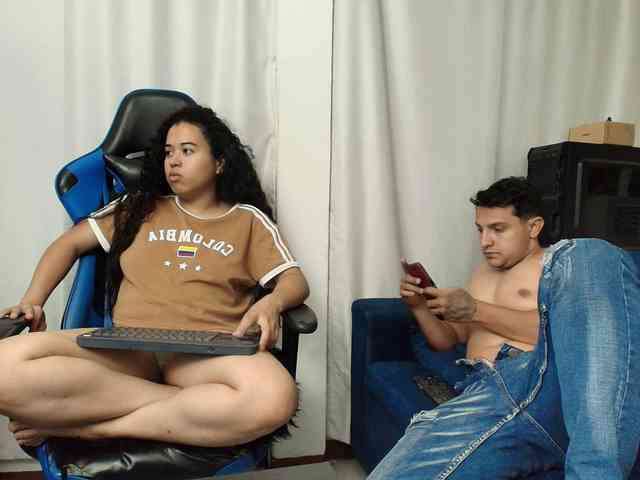 couplee-horny Live Webcam on BongaCams