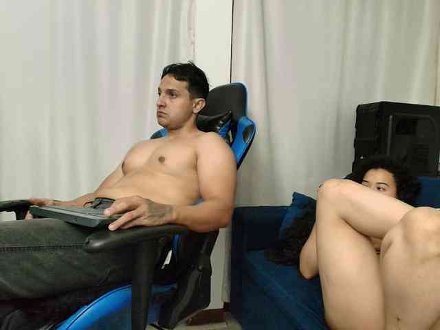 Model: couplee-horny