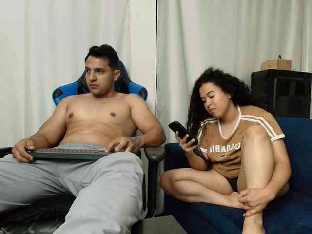 couplee-horny Live Webcam on BongaCams