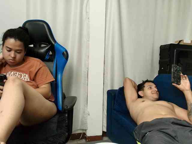 Model: couplee-horny