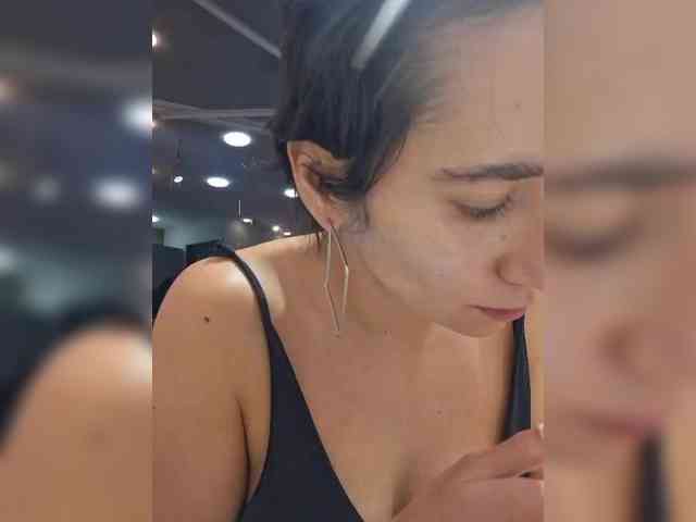 AntoniaDilune webcam