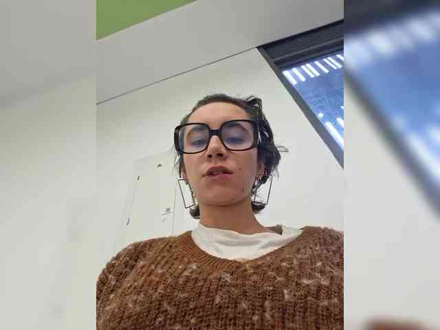 AntoniaDilune webcam