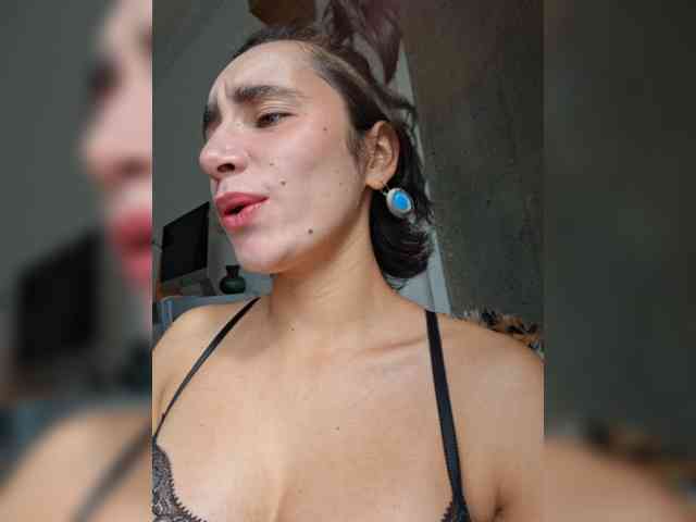 AntoniaDilune webcam