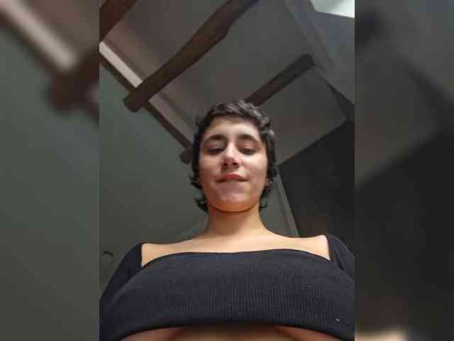 AntoniaDilune webcam